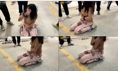 校园暴力门事件 一群坏学生地下停车场欺负一个女生,衣服都给扒光了,还有几个男生说要摸一下她的奶子