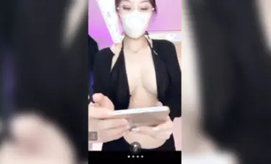 ข่าวใหญ่เกี่ยวกับ Douyin: เทพธิดาแห่งแฟน 56W [Strawberry Shortcake] [Sister Ding] การแสดงสดการลักลอบขนสินค้าราคาสูง (8)