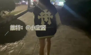 The latest Twitter seven popular Laurie female host reveals private photos outdoor field battle nude roadside beautiful buttocks into the back popping small empty sauce (6)