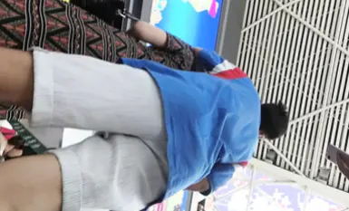 Pemburuan murah kereta api bawah tanah berkualiti tinggi 5. Adakah mengejutkan melihat kecantikan berkaki panjang yang terkemuka tanpa seluar dalam Adakah senang untuk seorang lelaki muda melakukan hubungan seks dengannya? memburu murah (10)