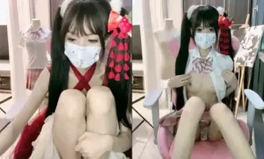 在校高生学妹萝莉【黎酱不爱吃青菜】翘起迷你屁屁 自慰了~！ (2).