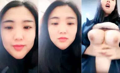 極品大奶御姐露臉上著班你就發騷把，眼神嫖著門外漏出極品大奶子給狼友看，廁所揉奶子自慰漏出逼尿尿給你看