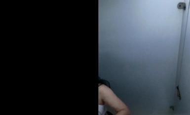 [Premium TP] Sumilip sa iba't ibang binibini na umiihi, naliligo at nagpapalit ng damit sa partitioned bathroom sa beach! Matapos matuklasan, nagpatuloy siya sa pagbaril (20)