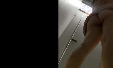 Boutique TP] Seaside bulkhead bathroom peeping at all kinds of ladies peeing and showering and changing clothes! The (15)