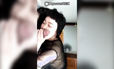 A senior girl who is assigned to take an internship in a company is successfully eaten by a god after spending time with him, and she is super good at licking and all kinds of pigmentation (5)