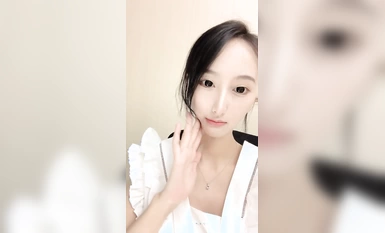 【泡泡咕】校花女神~!強勢回歸~黑絲長腿~掰穴柔逼~狂擼 (1)