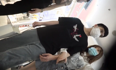 Beauty gathering place sweeping shopping malls and pedestrian streets to take a look underneath the skirts of ladies of all types and styles (35)