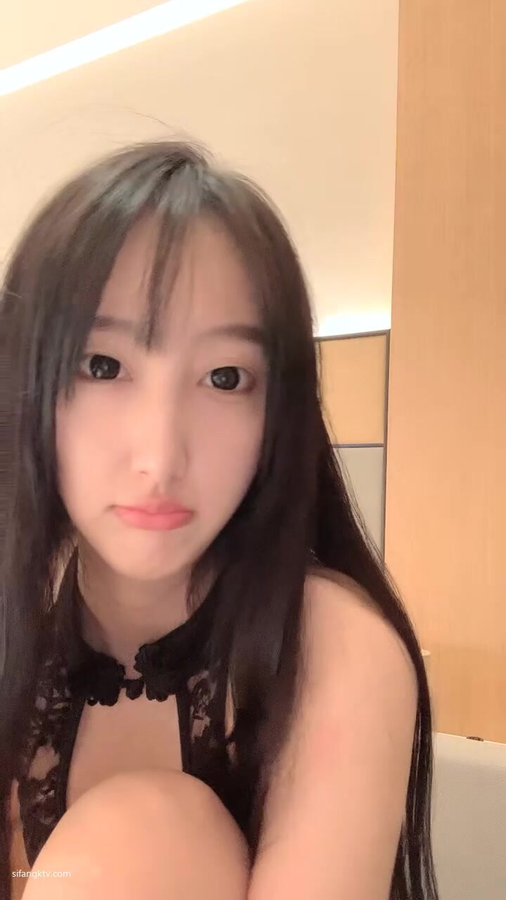 泡泡咕】校花女神~!強勢回歸~黑絲長腿~掰穴柔逼~狂擼(14) -爱微社区