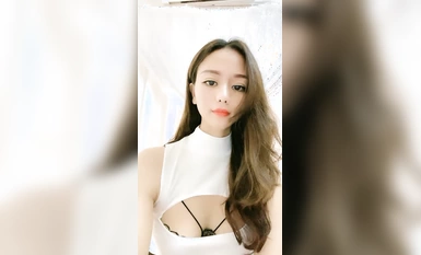 大波浪極品美御姐！性感美腿包臀裙！情趣開檔內褲黑絲襪，大美臀地上騎坐假屌，抽插肥穴誘惑