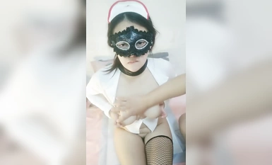 Black Silk Slut Wife Nurse Erotic Black Silk Seduction, to the big brother oral sex big cock pressure under the body burst grass pumping, let the big brother rushed to the force to pee to wash the force, play a bit perverted ah stimulation