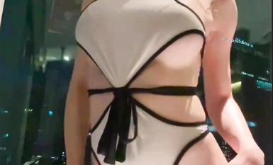 Drama tercanggih baharu pemain pertunjukan terkenal dan selebriti Internet "Zhou Yuxi" ialah tab mandi latihan stoking hitam vakum yang diminyaki dengan payudara besar dan kata-kata lucah yang memanggil anda untuk merangkap dalam definisi tinggi