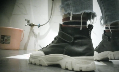 高級料亭の女子トイレで、若い美女たちをこっそり撮影。