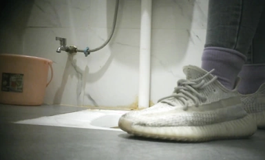 高級料亭の女子トイレで、若い美女たちをこっそり撮影。