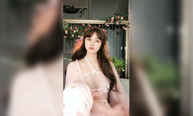 Model 170CM dengan payudara besar! Alat peraga baru untuk melancap! Buka kaki anda untuk menyambutnya, gunakan pengurut serampang dua mata, dan nikmati tujahan pantas.