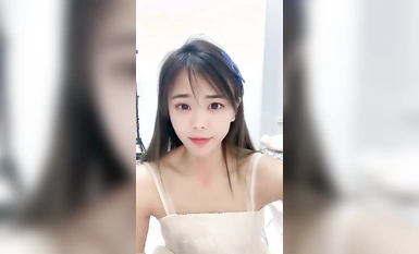 新人！女神簡直美到犯規~【小臭寶】揉穴自慰！精都射絕了~ (1)