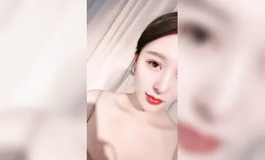 模特級網紅女神！濃妝紅唇超性感！吊帶長裙極品美腿，半脫下黑絲翹臀插穴，微毛嫩穴緊致極度誘惑