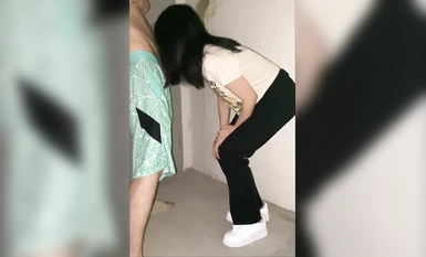 The best sex flow] Young couple oral sex in the stairwell to play stimulation Girlfriend oral sex is good wrapped long cock ZiZiZi sound, the beautiful ass back into a hard to fuck.