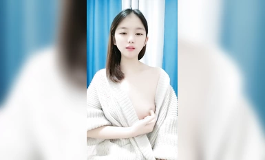 The best young girl exposed face naked bathing tempted wolf friends, open pussy to wolf friends to see, let her boyfriend eat milk licking pussy oral sex big cock, no condom insertion explosion grass all shot on the force