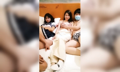 The new two ladies! 4P passionate debut! Kneading titties, shelling pussy, eating cock while thrusting, spreading legs and fucking, pretty girl watching the fight!