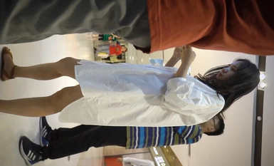 偷拍大師商場尾隨幾個美女偷拍裙底風光❤168性感緊身包臀裙長靴美女黃色窄內超短花裙金發小姐姐黑色透明蕾S窄內