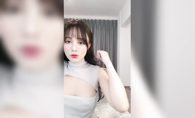 The best of the best! Breasts net red beauty! Slim waisted, hip-hugging SM erotic outfit, open pussy close-up, raise the buttocks swinging beat, sexy and seductive full!