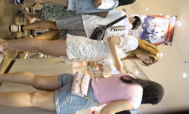 YC 쇼핑몰에서 노란 머리, 레이스, 검은색 란제리가 달린 흰색 원피스를 사려고 하는데 뚱뚱한 엉덩이와 깊은 홈을 커버할 수 없습니다.