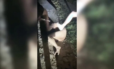 The school bullying incident shawl long hair schoolgirls after school by the gangsters stopped, stripped her clothes punching and kicking with a stick into the pussy video is really too hateful