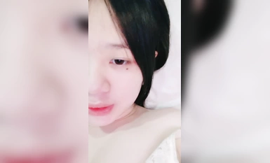 鄰家妹妹！乖巧甜美少女！白皙皮膚美乳，粉嫩肥穴特寫，假屌磨蹭搞得小穴好濕，大白美臀極度誘惑