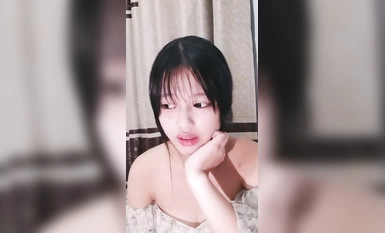 活力十足！一對美乳甜美小姐姐！扭腰擺臀卡哇伊，脫光光堅挺豪乳，展示身材，浴室濕身誘惑