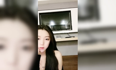 顏值性感美女回歸！酒店炮友激情大戰！抓起大屌插嘴，特寫視角猛懟騷穴，騎乘位猛坐一插到底