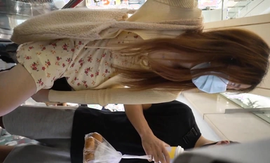 大神商場偷拍美女裙底風光 雙馬尾jk性感吊帶襪透明蕾絲粉內夾成丁+美女主動抬腿掀裙微透白內絕佳角度