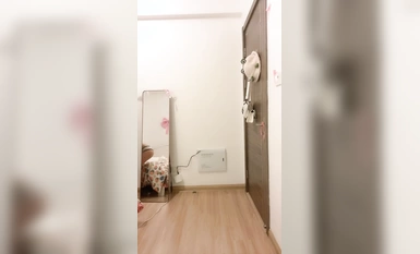 A cute and sweet young sister! Dancing in a maid's outfit! Bathroom shower dressing seduction, open tight pussy close-up, lift up the ass is really good!