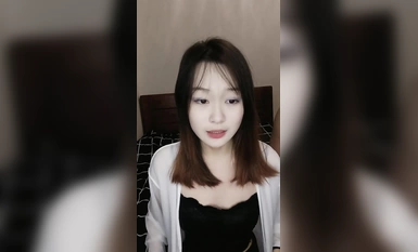 文靜甜美顏值妹妹！激情大戰頭套男！黑絲美腿足交，按著腦袋深喉，雙腿肩上扛操騷逼