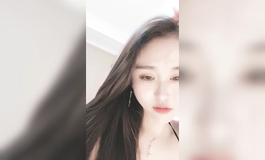 Dewi baru kakak diraja menunjukkan wajahnya dalam siaran langsung dan mempunyai persembahan yang indah dan lembut. t rindu acara menarik ini.