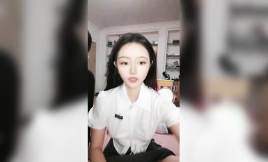 셜리의 작은 귀염둥이! 인터넷에서 유명한 미녀! 검은 실크 원피스, 한 줄 토끼 보지, 작은 남자 친구가 그녀를 안팎으로 타고 얼굴 안팎으로!