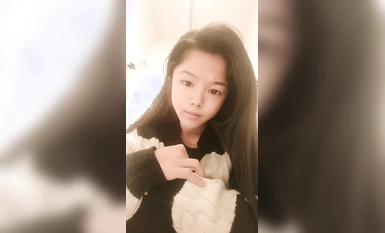 The face of a young girl in the wolf friend's tutelage slowly stripped naked to show, the whole face of the interaction to tease, on the brother toilet kung fu finger keying into the pussy wonderful and stimulating!