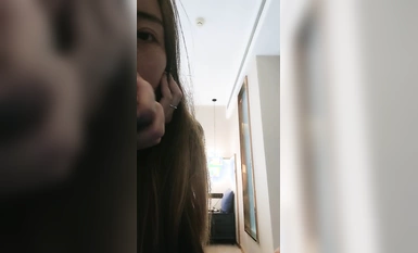 風騷姐妹花露臉伺候小哥哥玩雙飛，互動狼友撩騷給小哥喂著奶子享受騷逼的口交服務，各種抽插激情上位干射了