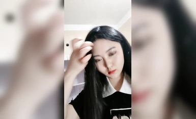 顏值超高新人美女！肉肉身材皮膚白嫩！穿上黑絲翹肥臀，舔屌自慰扣穴，張開雙腿爆插