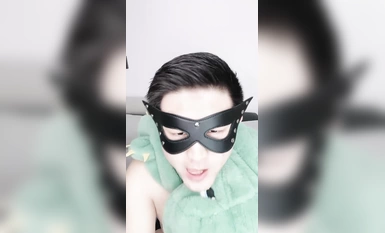 นายหญิงตัวน้อยของฉันในปี 2547! ที่สุดของสาวงาม! โดนลุงอ้วนเล่นด้วย ก้นสวยของเธอถูกยกขึ้นและโยกเยก หีของเธอรมควัน และเธอถูกเจาะและระยำอย่างลึกล้ำในท่าขี่