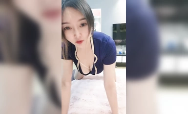 A beautiful girl with big breasts and fat ass! The girl with the great face! Talking and twisting her hips, breastfeeding and lifting up her skirt, her fat lips and pussy are open for close-ups!