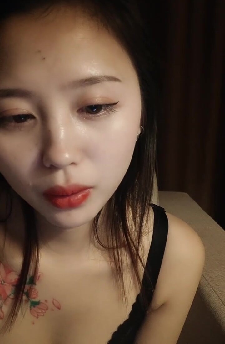 嫵媚淫騷小姐姐！表情非常淫盪！脫光光貧乳掰穴，說話嗲嗲，浴室洗澡濕身，極度誘惑
