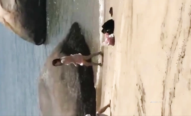 Hàng loạt phụ nữ lừa dối phụ nữ! Nhà tắm công cộng suối nước nóng nữ vô đạo đức giấu camera bỏ túi quay cảnh khiêu dâm bên trong + lộ video không đứng đắn của bạn thân + nhìn trộm nữ thuê nhà đang tắm (1)