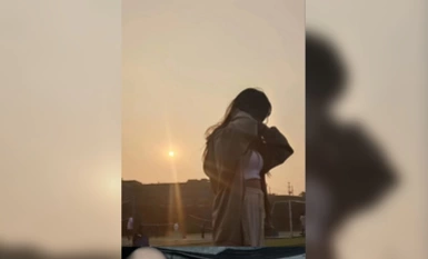 Latest 2023-02-18Chongqing sophomore girls earn extra money modeling group top frame about shooting the end of the chapter ~ by the photographer rubbing B picking B break B add money subterfuge (5)