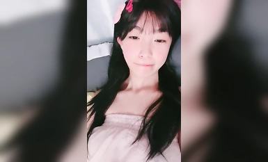 學生主播@我就是嗚崽醬 宿舍尺度福利秀 第二彈1 (2)