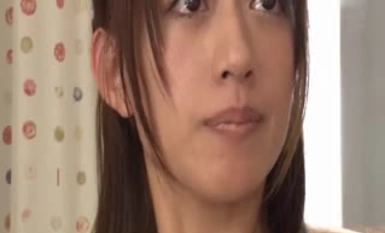 (Sarikata Cina) Seorang isteri yang tidak berpuas hati mempunyai hubungan sulit dengan bapa saudaranya