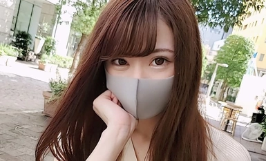 Nakadashi 在某美容院漂亮的接待员性感而敏感的身体上。