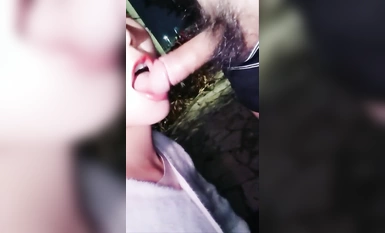 甄漂亮 學妹勾引保安大爺野戰 多場合集 (4)