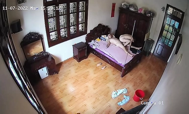 Kebocoran terbaru 2023 menunjukkan bahawa penggodam memecahkan kamera rumah dan secara rahsia merakam seks Seorang lelaki muda meniduri kemaluan isterinya sambil berdiri tanpa kondom, dan air mani mengalir ke seluruh lantai (14)