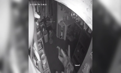 Ang pinakahuling 2023 na tumagas na hacker ay nag-crack sa home camera at lihim na kinunan ng video ang sex, isang binata ang fucked ang puki ng kanyang asawa habang nakatayo nang walang condom, at ang semilya ay umagos sa buong sahig (11)
