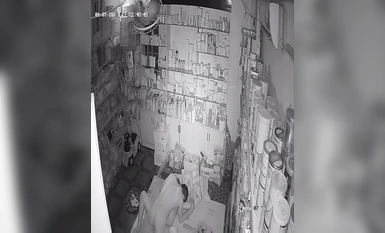 แฮ็กเกอร์ที่รั่วไหลออกมาล่าสุดในปี 2023 เจาะกล้องที่บ้านและแอบถ่ายคอลเลกชันวิดีโอเซ็กซ์ที่มีชายหนุ่มเอาหีภรรยาของเขาขณะยืนโดยไม่มีถุงยางอนามัยและมีน้ำอสุจิไหลไปทั่วพื้น (12)